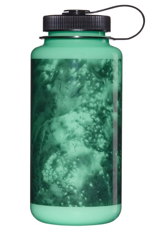 32oz WM Glow_Black Worms_Front